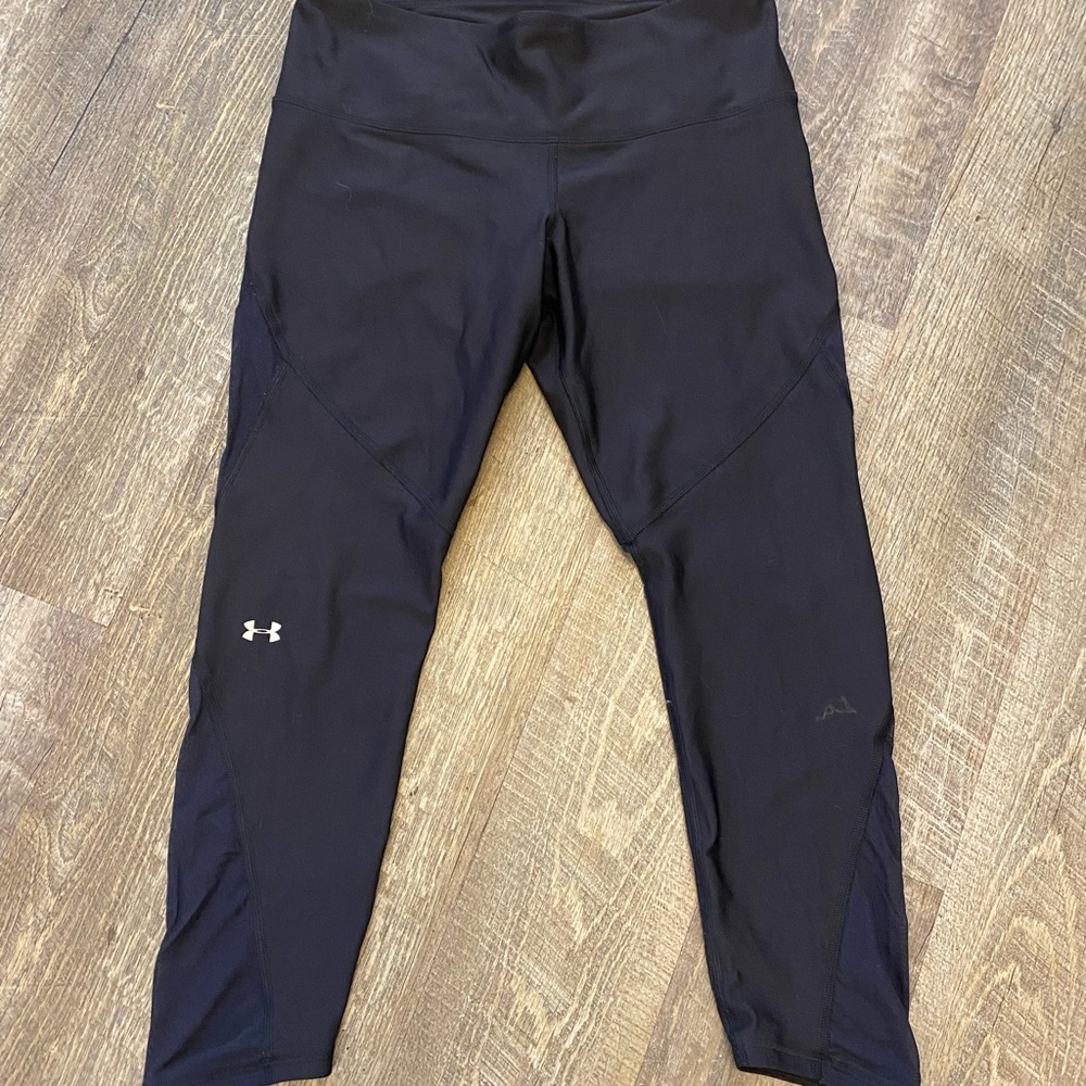 Under Amour Women’s Leggings w/ lower back thigh and side calf mesh size Medium